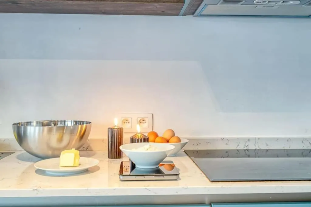 Ample 2-Br Apt In Antwerp 0*,