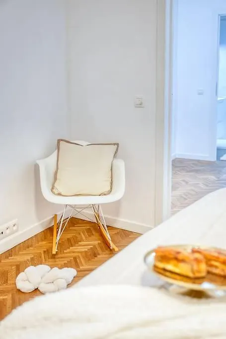Apartment Ample 2-Br Apt In Antwerp Belgium